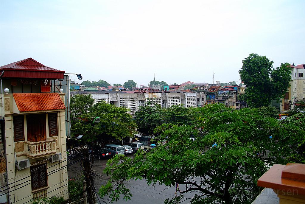 dscf1659.jpg - Wieder in Hanoi zurück und im Nam Hai Hotel ein neues Zimmer bekommen. In der 5. Etage, die Aussicht ist viel besser!